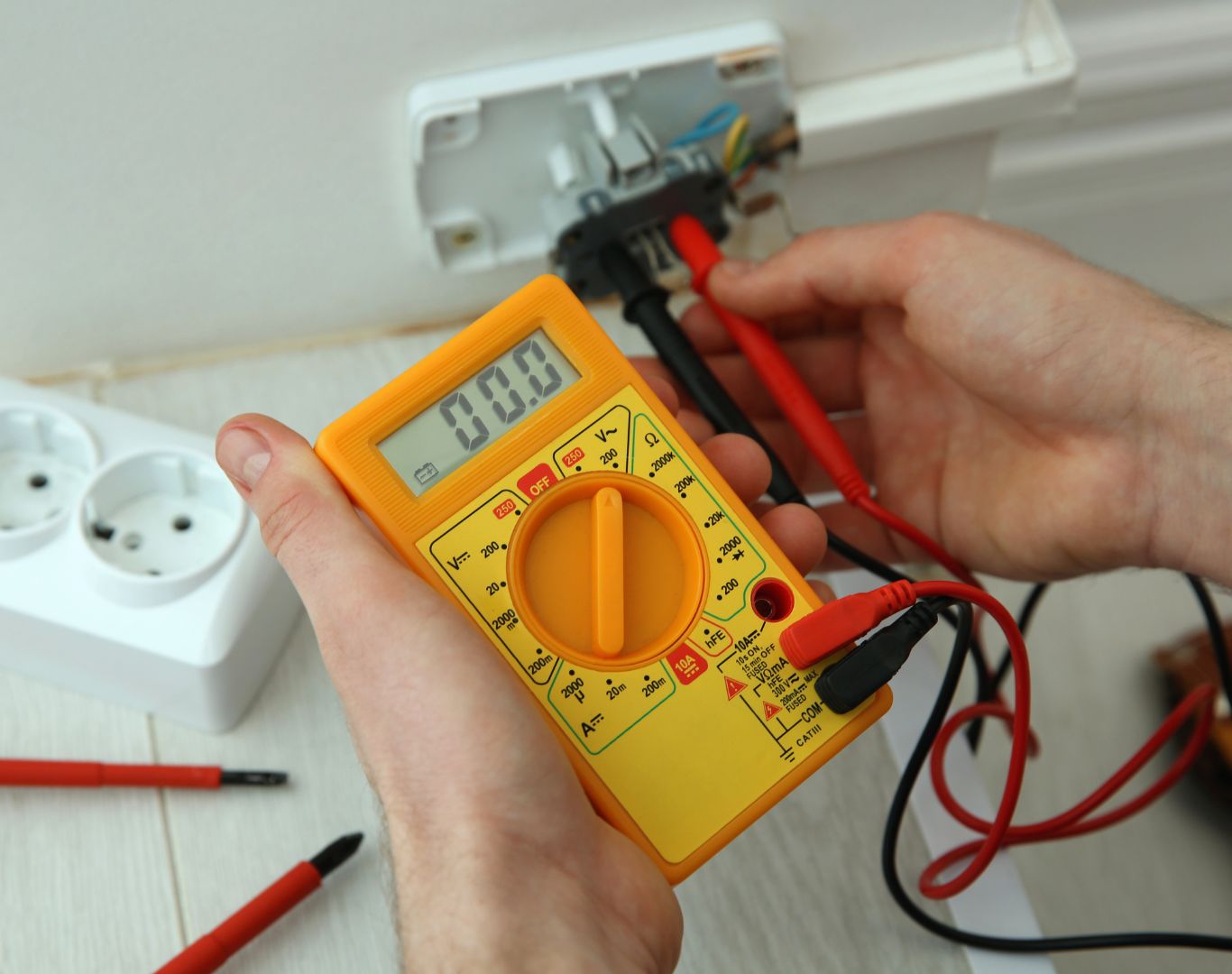 Reliable electrician near me in Mount Pleasant, SC installing indoor lighting and electrical fixtures